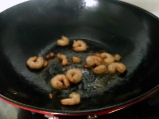 西兰花炒虾仁，经典中一直透着时尚 