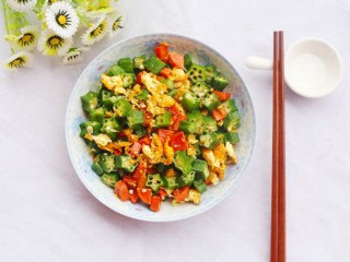 营养丰富的秋葵炒鸡蛋 