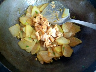 尖椒土豆片小炒肉 