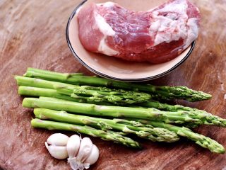 芦笋炒肉 