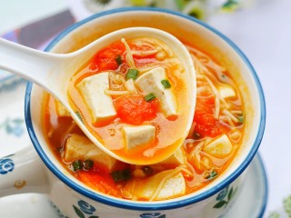 番茄金针菇豆腐汤 