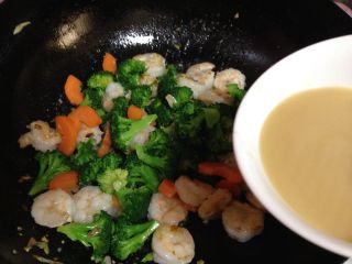 年味――宴客小炒西兰花炒虾仁 